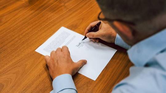 Il premier slovacco critica l’UE “irrazionale”